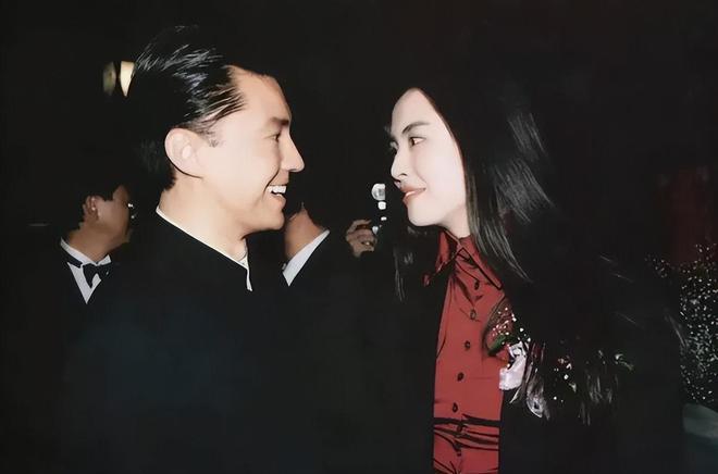 被称亚洲第一美男林青霞为他一夜不睡73岁无妻无子与狗相伴